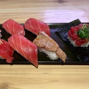 絶品の中トロ3貫に大トロや中落ち包みなど　スシロー「冬のうまいもん祭『天然本鮪7貫盛り』」を食べてみた