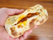 セブンイレブンのお店で焼いたナン！ そう！ セブンはナンも焼いている！ 店内で！