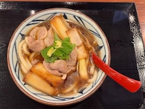 鴨と焼きねぎのうまさがしみる　丸亀製麺の冬の定番「鴨ねぎうどん」を食べてみた