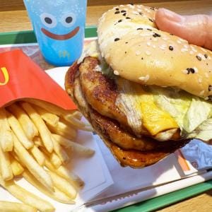 【忖度なしレビュー】マクドナルドのドラクエバーガー「チーズダブルてりやき」について