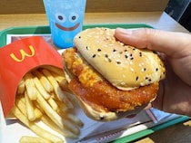 【忖度なしレビュー】マクドナルドのドラクエバーガー「ホットチリ＆タルタルチキン」について