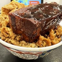 あまりにも巨大すぎてAI画像だと思われた吉野家の角煮がこちらです