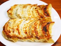 新潟・佐渡名物「りょうこのギーザ」の冷凍餃子を食べた件→ 激ウマと言われている理由判明