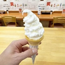 新潟・佐渡島のフェリー乗り場で食べられる佐渡ソフトクリームが美味しい件