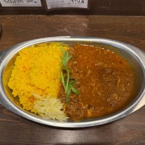 【中野坂上グルメ】辛さは強烈！　「魔女の一撃」で「コショウが効いたスパイスチキンカレー」を食べてみた