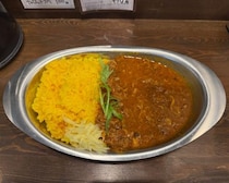 【中野坂上グルメ】辛さは強烈！　「魔女の一撃」で「コショウが効いたスパイスチキンカレー」を食べてみた