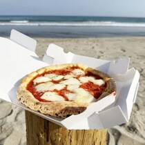【静岡県湖西市】おそらく日本でいちばん海に近い「焼きたてピザが食べられるセブンイレブン」がココ