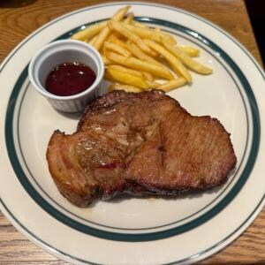 とにかく“肉塊”を食べたい方に　「マロリーポークステーキ」で大麦仕上三元豚の”ステーキ登山“