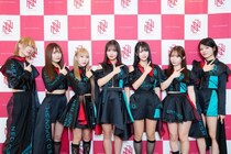 NEO JAPONISMが「入団記者会⾒」で新メンバー・本多ともはの加入を発表、目標は「日本武道館」