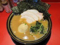 【グルメ情報】王道家味の継承店の家系ラーメン屋「カズ家」のラーメンが激しく極まっていた件