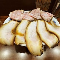 【東京グルメ】新橋で絶対に食べるべきラーメン / ラーメンニキのハイブリッドチャーシュー醤油豚骨