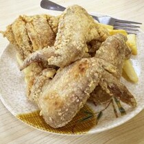 【ぶらり離島グルメ】ナウル共和国のフライドチキンがウマイ /  ナウル島・ロネーブ地区の食堂