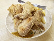 【ぶらり離島グルメ】ナウル共和国のフライドチキンがウマイ /  ナウル島・ロネーブ地区の食堂