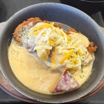 「松のや」でシュクメルリとチキンかつがコラボ！　人気すぎて終売となる店舗も続々　食べたい方はお早めに！