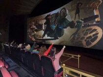 高専時代の五条と夏油が目の前に！　USJで「呪術廻戦・ザ・リアル4-D～廻る時計台～」開催