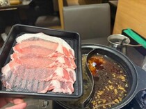 「豚で豚を食う」料理研究家・リュウジさんと声優・安元洋貴さんが「しゃぶ葉」とコラボ！ 売り切れも続出の「背徳　至高のグルメフェア」に行ってみた