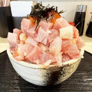 【グルメ情報】たった1000円なのにデカ盛りで「さらにおかわり可能な海鮮丼」が最高すぎる件 / 東京・神田 魚匠屋のランチ