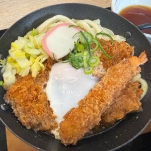 「かつや」でロースカツ・海老フライに〆うどんまで入った「鍋焼きカツ煮定食」販売開始!さっそく食べてみた