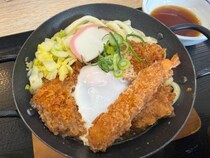 「かつや」でロースカツ・海老フライに〆うどんまで入った「鍋焼きカツ煮定食」販売開始！さっそく食べてみた