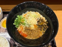 「らあめん花月嵐」と魯珈のコラボ第3弾！　「SPICY 汁なし担々麺 魯珈」のプレートを食べてみた