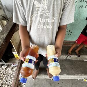 ナウル共和国のペットボトルを再利用して作ったカーチャンの手作りドリンクがウマくて癒やしだった話