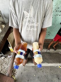 ナウル共和国のペットボトルを再利用して作ったカーチャンの手作りドリンクがウマくて癒やしだった話