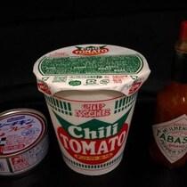 鳥羽周作シェフ「みんな大好きチリトマトがめちゃうまに」　シーチキンとタバスコをチリトマトヌードルに！？
