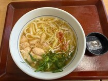シャキシャキ食感の白髪ねぎをたっぷりトッピング　「なか卯」に「たっぷり白髪ねぎ鶏塩うどん」が登場！さっそく食べてみた