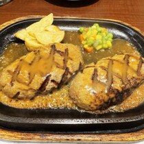 【極上グルメ】静岡さわやかの上位互換と言われている東京「アルカサール」の最大量ハンバーグを食べた結果