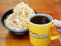 【グルメ裏技】ラーメン二郎のラーメンと一緒に無糖コーヒーを飲むとメチャクチャ美味しくなる
