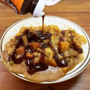 カレーライスにソースをかけるという許されざる行為