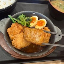 「なぜ揚げた？」　とんかつ松のやで「角煮かつ定食」を食べてみたのだが……