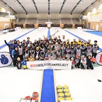 【レポート】織田信成がカーリング初体験でミラクルショットを披露！ ユニクロドリームプロジェクトでカーリング五輪金メダリストらトップアスリートと軽井沢の次世代カーラーが集結