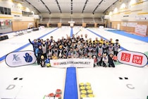【レポート】織田信成がカーリング初体験でミラクルショットを披露！ ユニクロドリームプロジェクトでカーリング五輪金メダリストらトップアスリートと軽井沢の次世代カーラーが集結