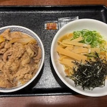 新しい定番に？　吉野家で「牛丼・油そばセット」販売開始　とりあえず食べてみた