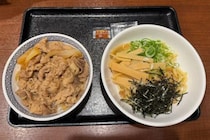 新しい定番に？　吉野家で「牛丼・油そばセット」販売開始　とりあえず食べてみた