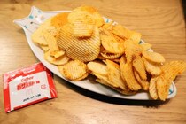 マックのシャカシャカポテト「ピザポテト味」の粉をピザポテトにかけるとヤバい！「全部濃い部分の味になる」