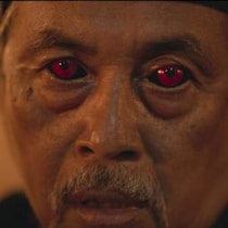 老人が首を絞められ……　インドネシアで大ヒットのホラー映画『サトウキビは知っている』異様な本編映像［ホラー通信］