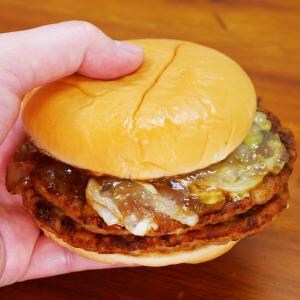 料理人・鳥羽周作シェフのマクドナルド最強レシピを「倍マックポーク+アヲハタリンゴジャム」で作ると超ゲキウマ