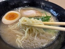 ちょうどいい旨さの到達点！ 「はま寿司」の新作「牛骨白湯ラーメン」が旨い！