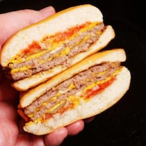 料理人・鳥羽周作シェフの「マクドナルドのダブルチーズバーガーをもっと美味しく食べる方法」は裏技でさらにウマくなる