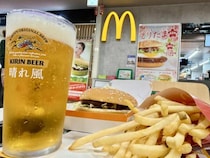 【極上グルメ】マクドナルドのバーガーを食べながら生ビールが飲めるぞ！ 希少すぎる店舗に行ってみた