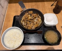 【グルメ】革新の「焼き牛」！？　吉野家の新メニュー・牛鉄板焼肉定食を食べてみた