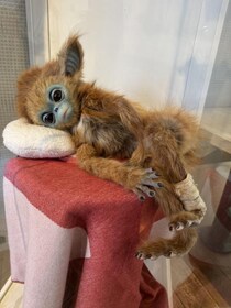 架空の動物“オチ”の謎に迫る！ ふわふわの毛並みを体験出来る展示も