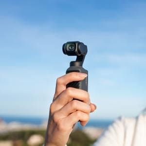 DJIがポケットジンバルカメラ新モデル「Osmo Pocket 4」を発表　4月22日に発売へ
