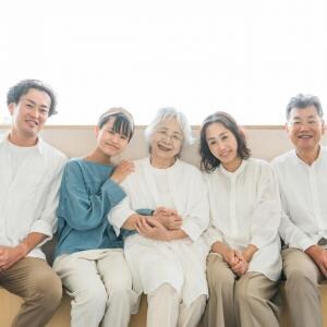 お金のこと親に聞ける？ 約半数が「親の気分を害しそう」と躊躇 / 親の気分を害さない会話のヒントとは