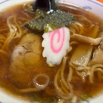 東京・梅島の実力派老舗町中華「新華」のラーメン・焼きそば・餃子に舌鼓！