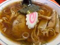 東京・梅島の実力派老舗町中華「新華」のラーメン・焼きそば・餃子に舌鼓！