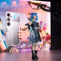 5万円台で“勝てるゲーミングスマホ”「nubia Neo 5 GT」の発表会で東雲はるがコスプレ姿を披露！