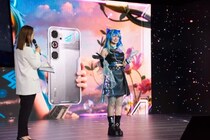 5万円台で“勝てるゲーミングスマホ”「nubia Neo 5 GT」の発表会で東雲はるがコスプレ姿を披露！
